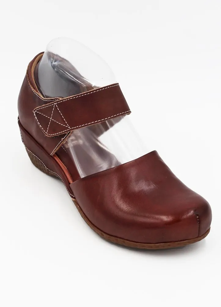 Gloss Pansy in Chocolate Brown Leather by Lartiste