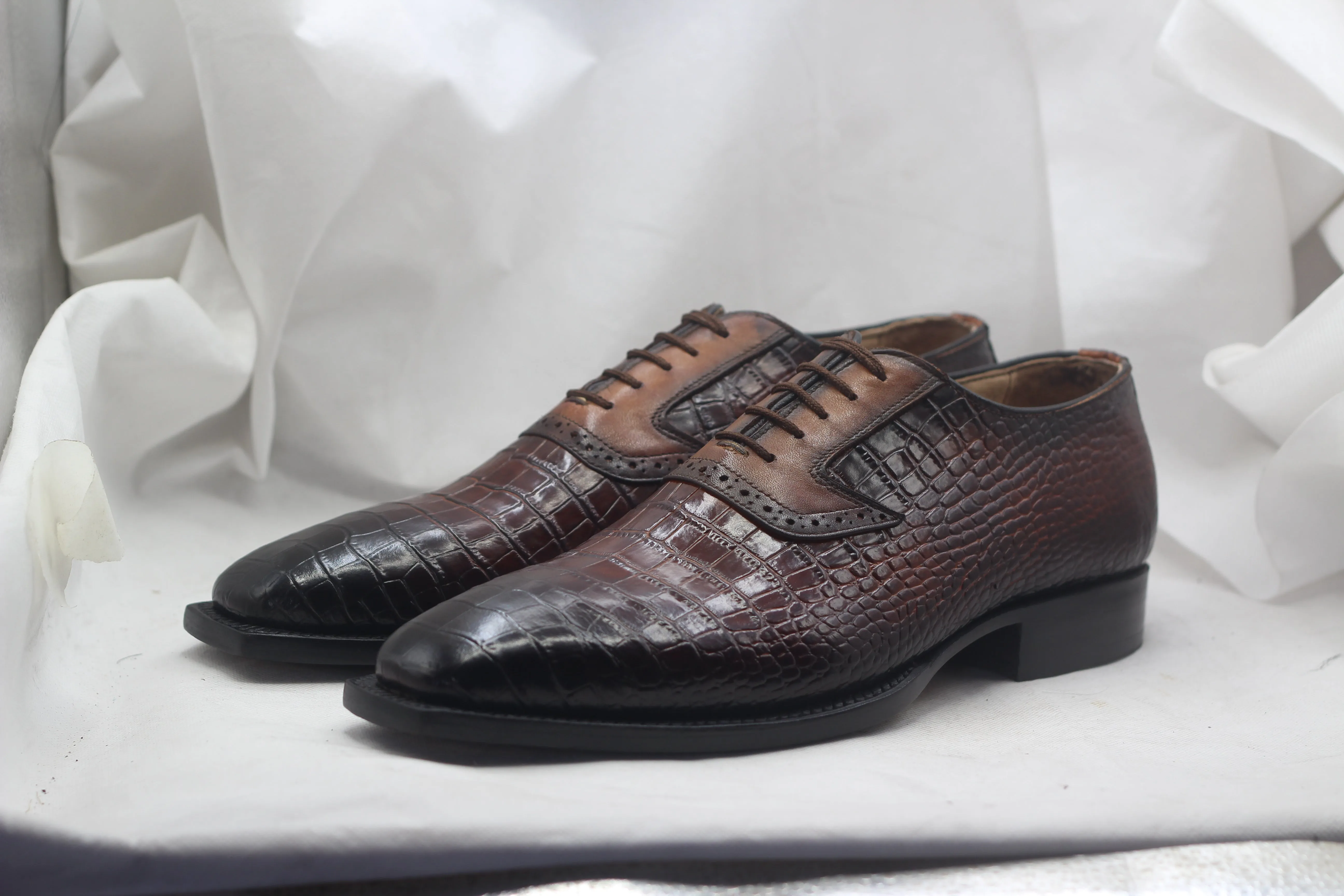 Luxury Handmade Brown & Black Oxford Shoes – Premium Crocodile Finish Artisan-Crafted Leather Oxford Shoes Your Impeccable Style Premium Crocodile Texture Leather Shoes , Whole Cut Shoes, for Mens